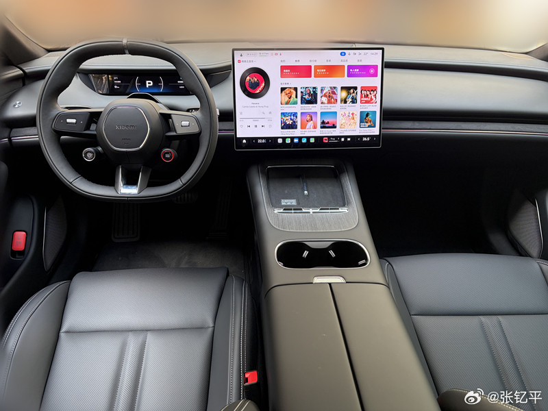 小米SU7销售反馈：1，店里现款SU7最好卖的车型是标准版，店内Max也卖得不错