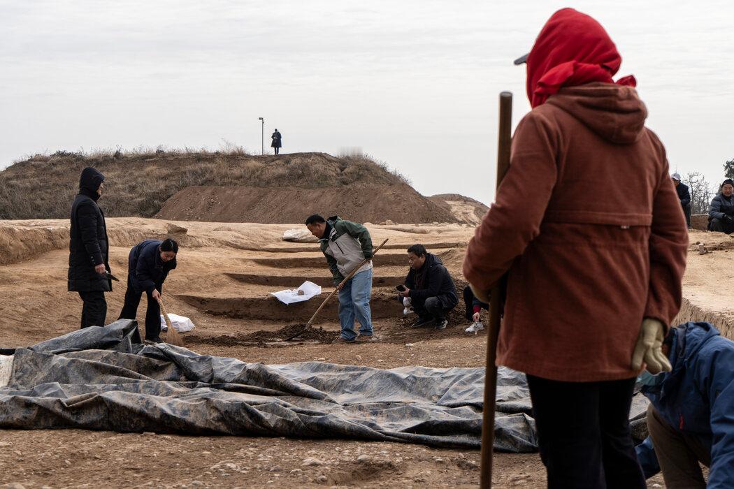 有意思的“西周为何亡”论文，因为纽约时报转载刚看到。¹说女人褒姒迷惑周幽王致西
