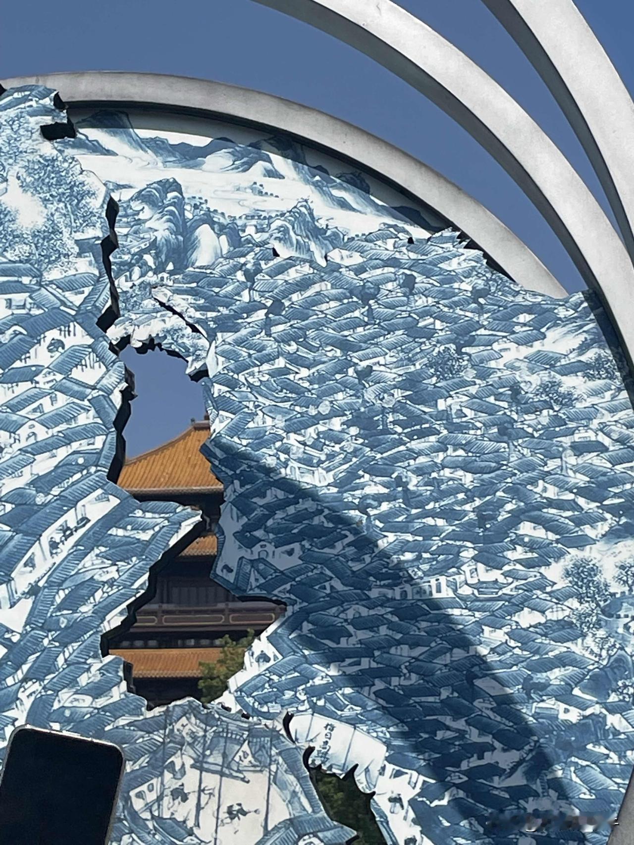 以前总听人争论生姑娘好还是生儿子好，有人说姑娘贴心、儿子养老，吵来吵去没个准。