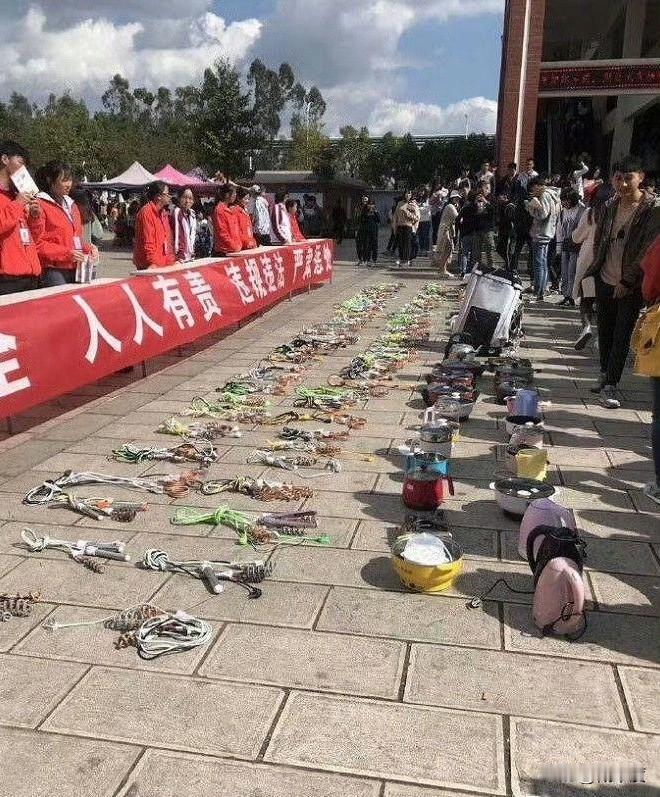 动不动就PUA学生，说为了防火安全，什么电热宝电磁炉等电器在宿舍不准使用！那么我