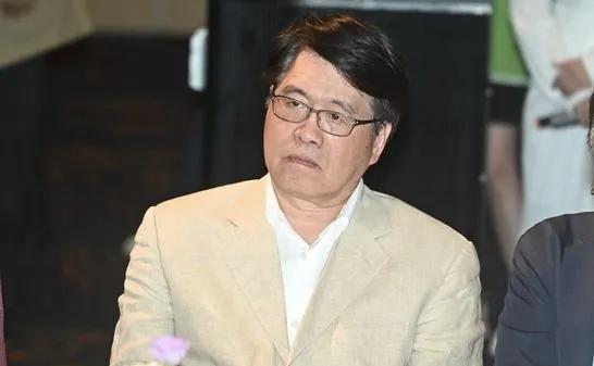 绿营大佬不忍了，怒骂沈伯洋是民进党之耻，“如果是条汉子，如果是个有责任感和羞耻心