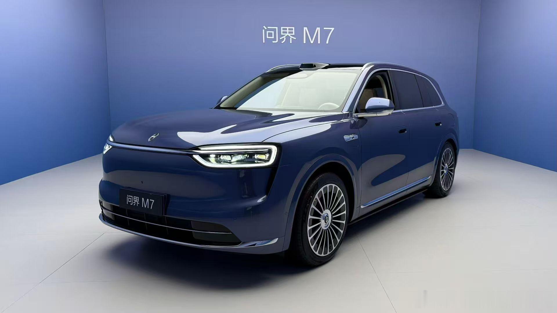 发三张棚拍还是黑武士帅😎问界新m7​​​