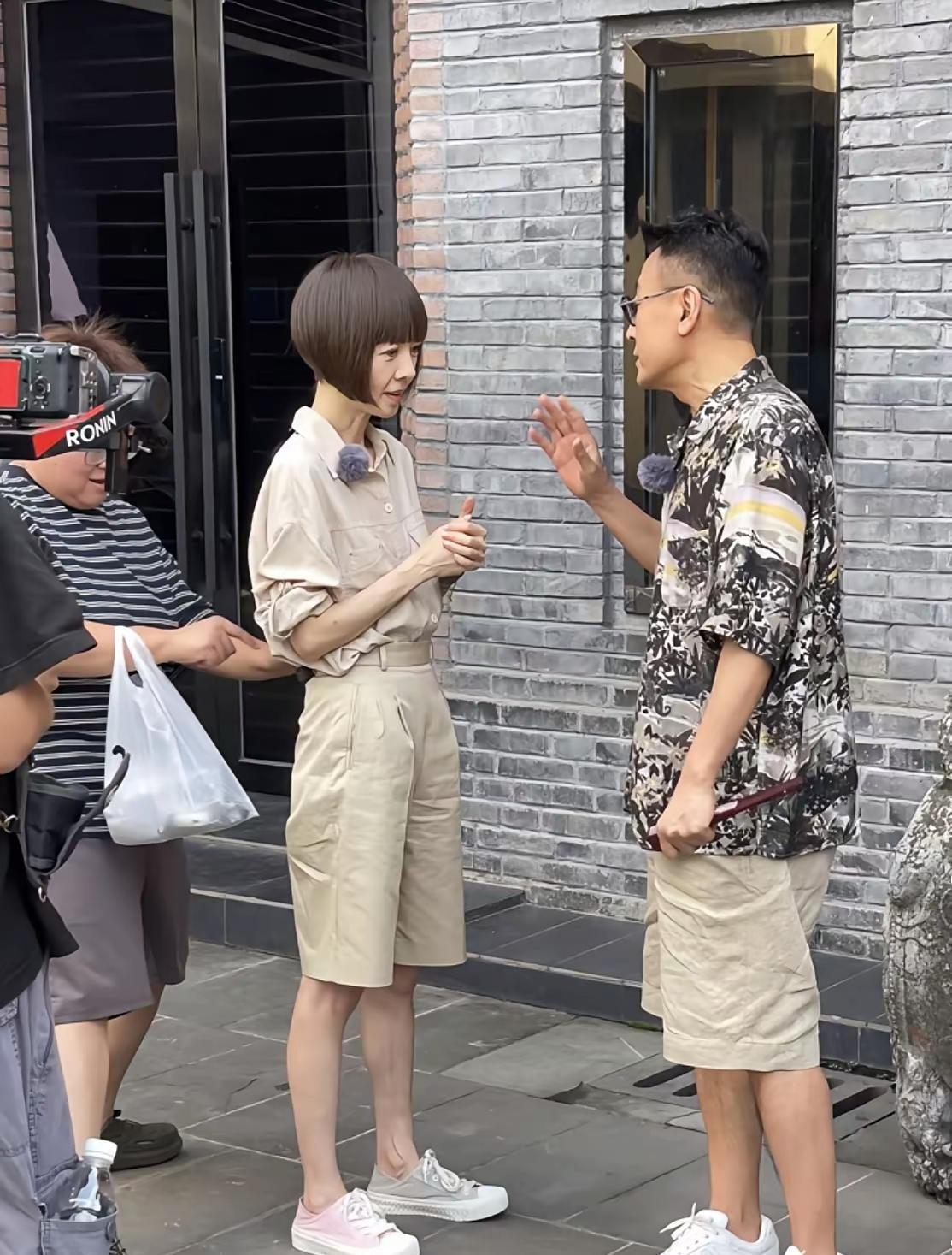 陈鲁豫几十年没变过！你们发现没有，主持人陈鲁豫的发型，几十年没有变过！从我记