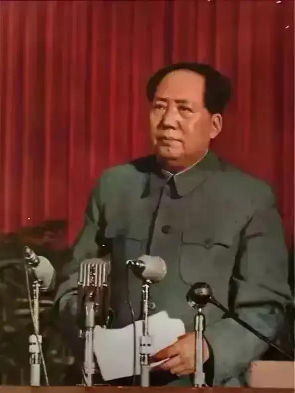 找借口能编千条万条，敢担当就一个信条！毛主席早把道理说透：软弱换不来怜悯，退缩赢