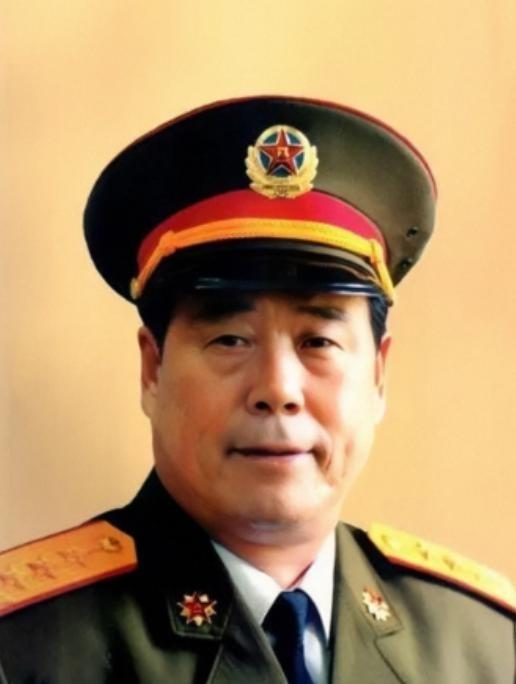 1986年，成都军区司令员傅全有来到墨脱边防的军营视察，却看到军营三百多人全都身