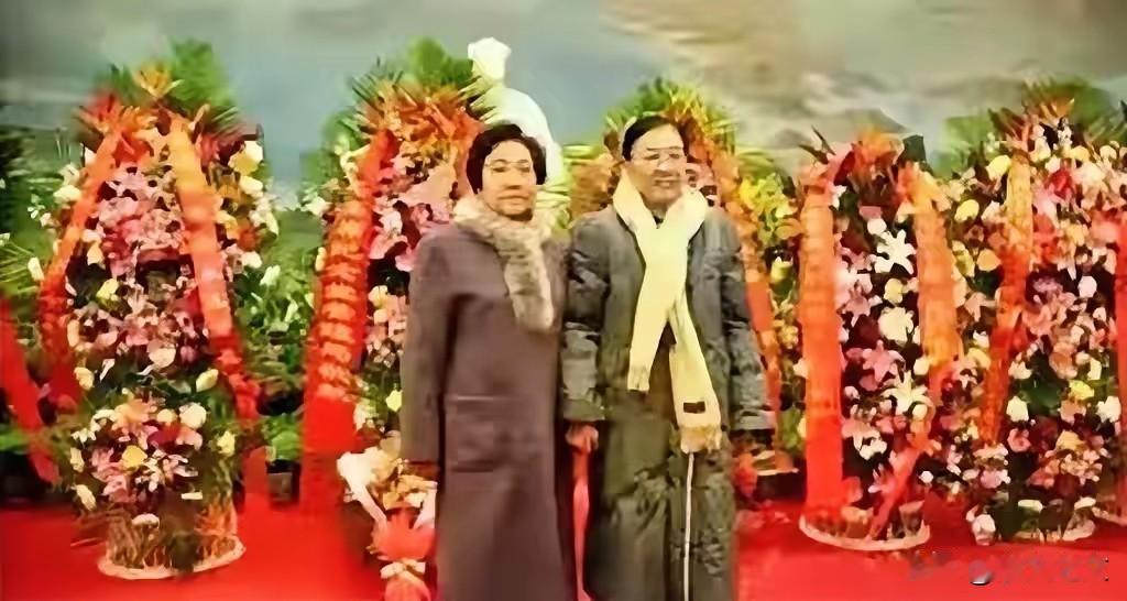 晚年了，吴桂贤和谢静宜邂逅于彼此没有相约，却同一时刻瞻仰毛主席遗容的毛主席纪念堂