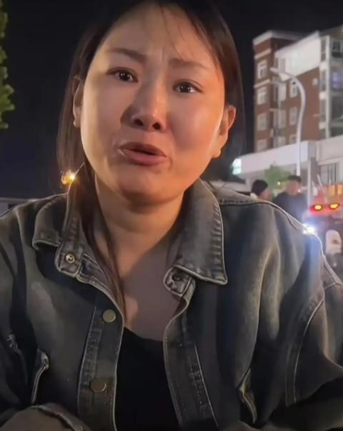 河南商丘，90后女子带孩子深夜摆摊。一男子吃完炒面，竟转了60000元！女子惊得