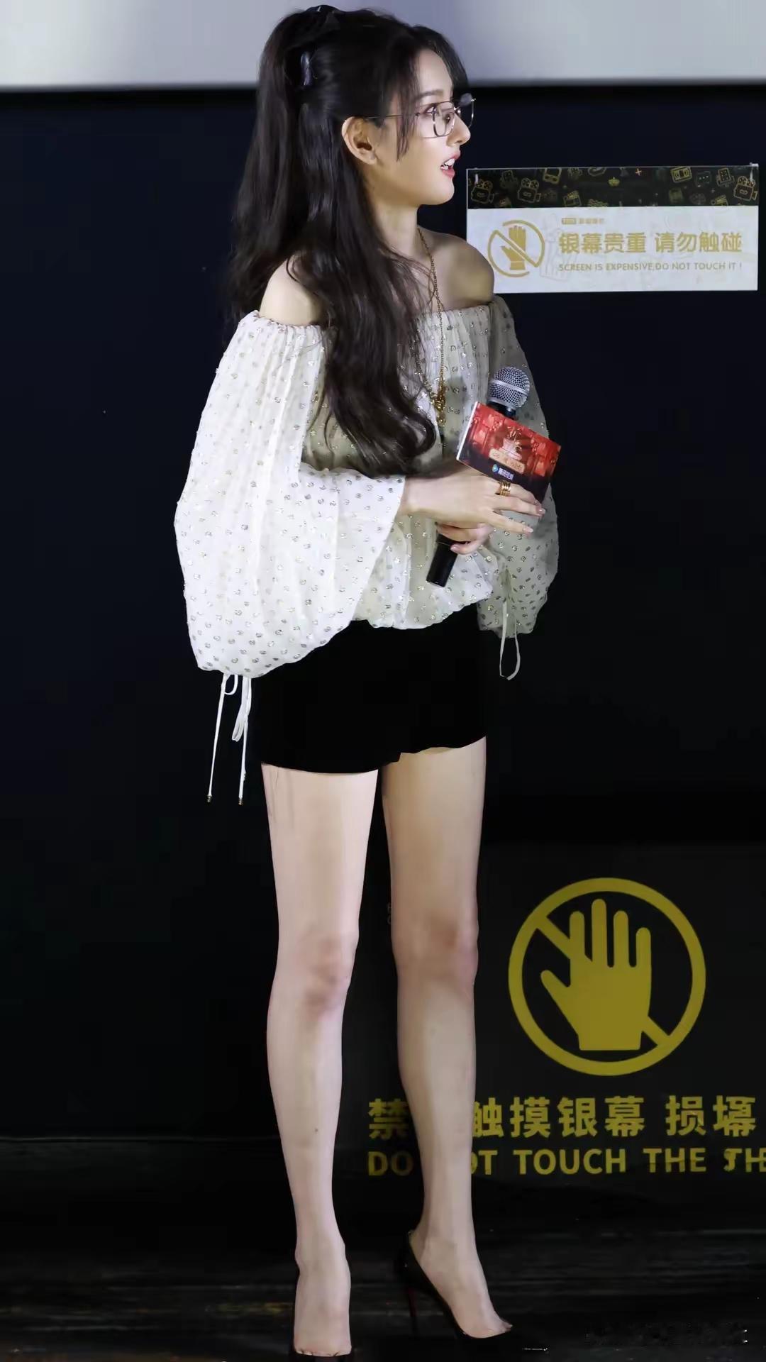 宋祖儿女演员还得瘦啊！这样怼脸拍出来才好看现在知道了为什么圈里的人个个都