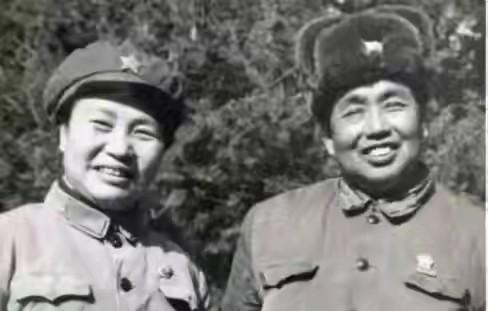 1943年，许世友在婚礼上对他19岁的妻子说了一句话，随后，他突然快速拔枪，对准