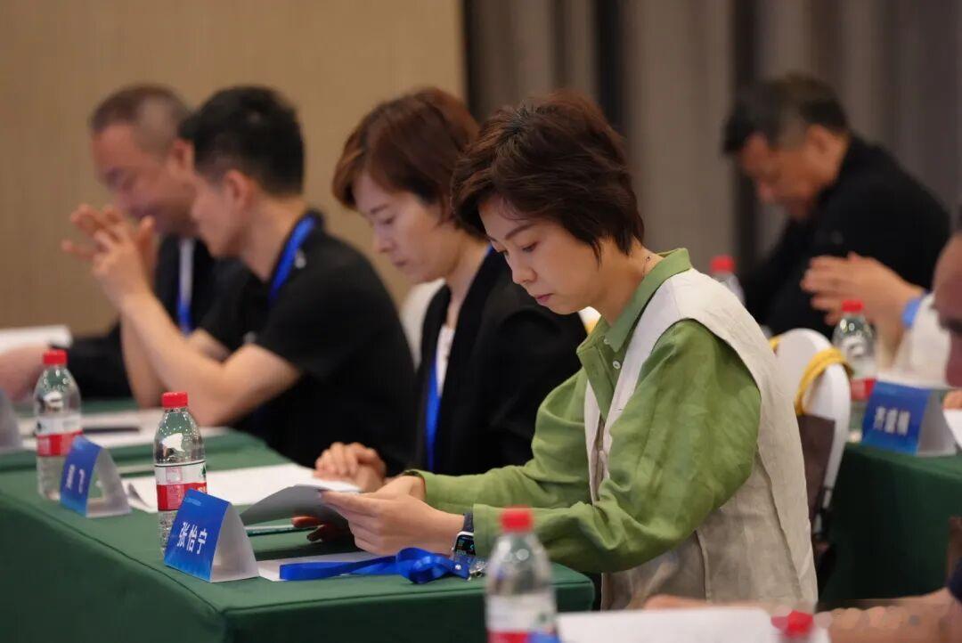 丁宁当选北京市乒协会长。张怡宁会后向丁宁表达了祝贺：“非常高兴能够选入北京市乒协