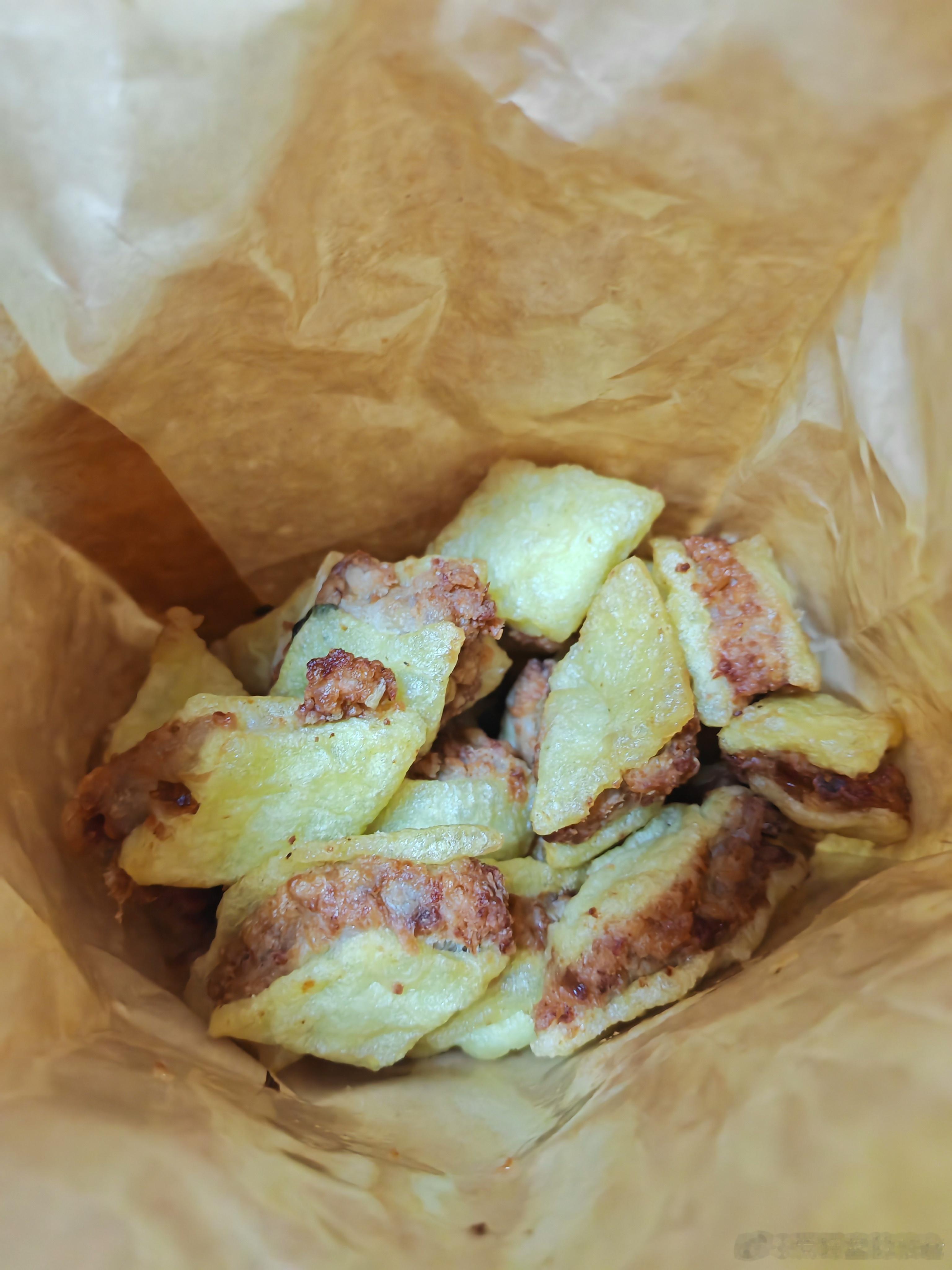 老家的咯吱盒，还有肉烧饼，用空气炸锅4分钟就行了。