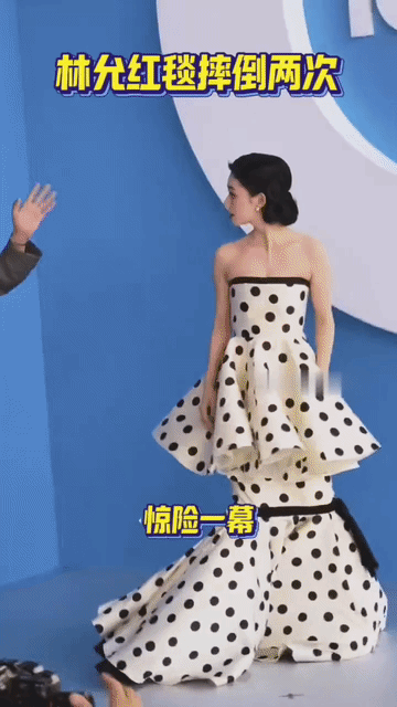 总觉得林允高开低走，星途不佳，绝对跟她冒冒失失的性格有关系，真的，谁跟她走红毯谁