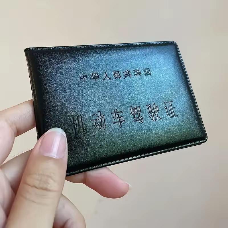 太后悔了，早知道就不考了，浪费我的6200块钱。我驾照考出来12年了，考出驾