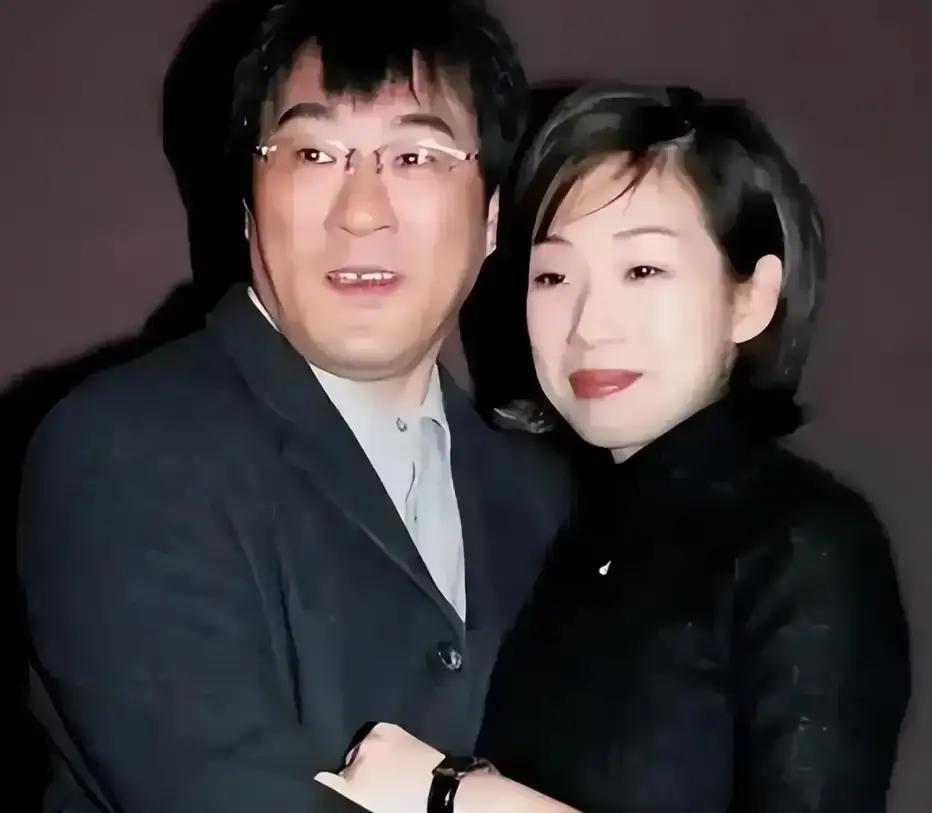 1994年，李宗盛婚内爱上林忆莲，两人为了寻求刺激就悄悄同居，结果没多久，林忆莲就怀孕了，李宗盛赶紧
