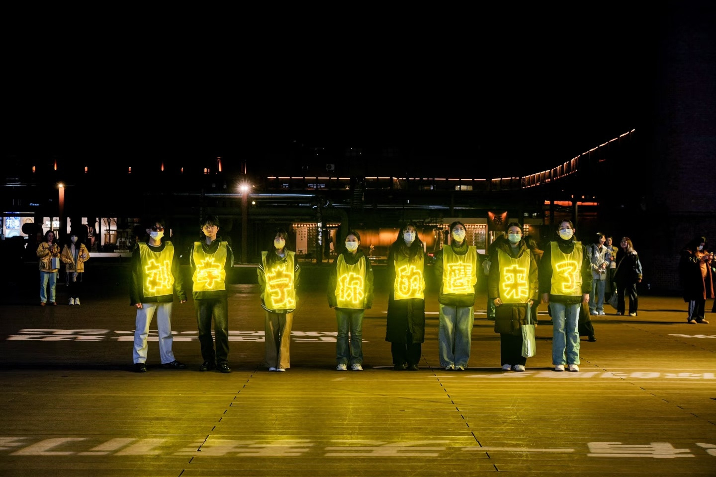 刘宇宁看看你带的兵，灯牌、老粉回忆杀，有的让人哈哈大笑，有的让人心里一暖，这得是