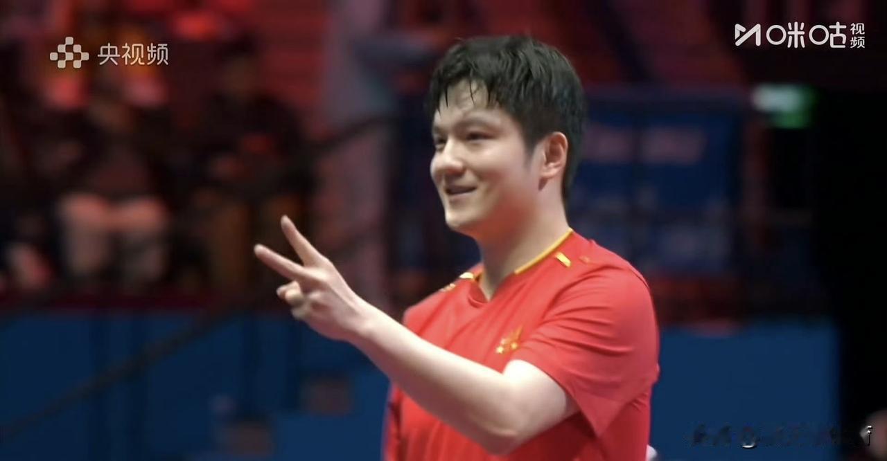 樊振东终于笑了！夺冠后庆祝动作再次更新，这次比的是2，卫冕全运会男单冠军🏆四次