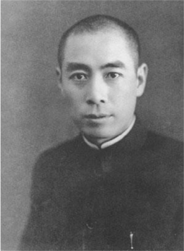 1931年6月，向忠发被捕，立马叛变，他供出了周恩来等人的住处，敌人立马前去抓人