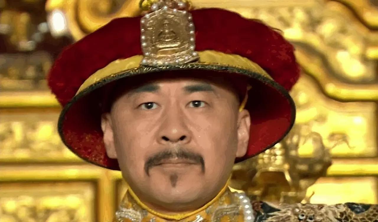 康熙六十一年，康熙驾崩，44岁的雍正继位，他的生母乌雅氏不仅不高兴，还对雍正说