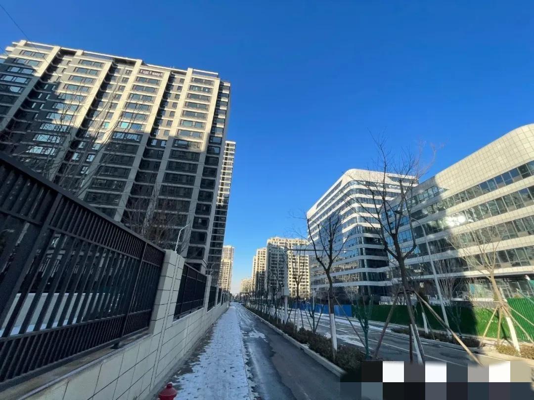 济南银丰玖玺城惊现免费送的房子。事情是这样的，银丰玖玺城四期124平的房子