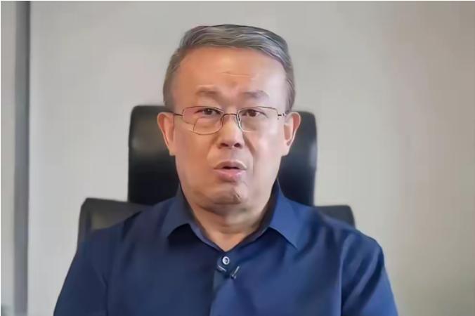 项立刚最近因为炮轰”取消高考”彻底炸锅了！他拿着历史数据开撕：当年北大清华搞推荐