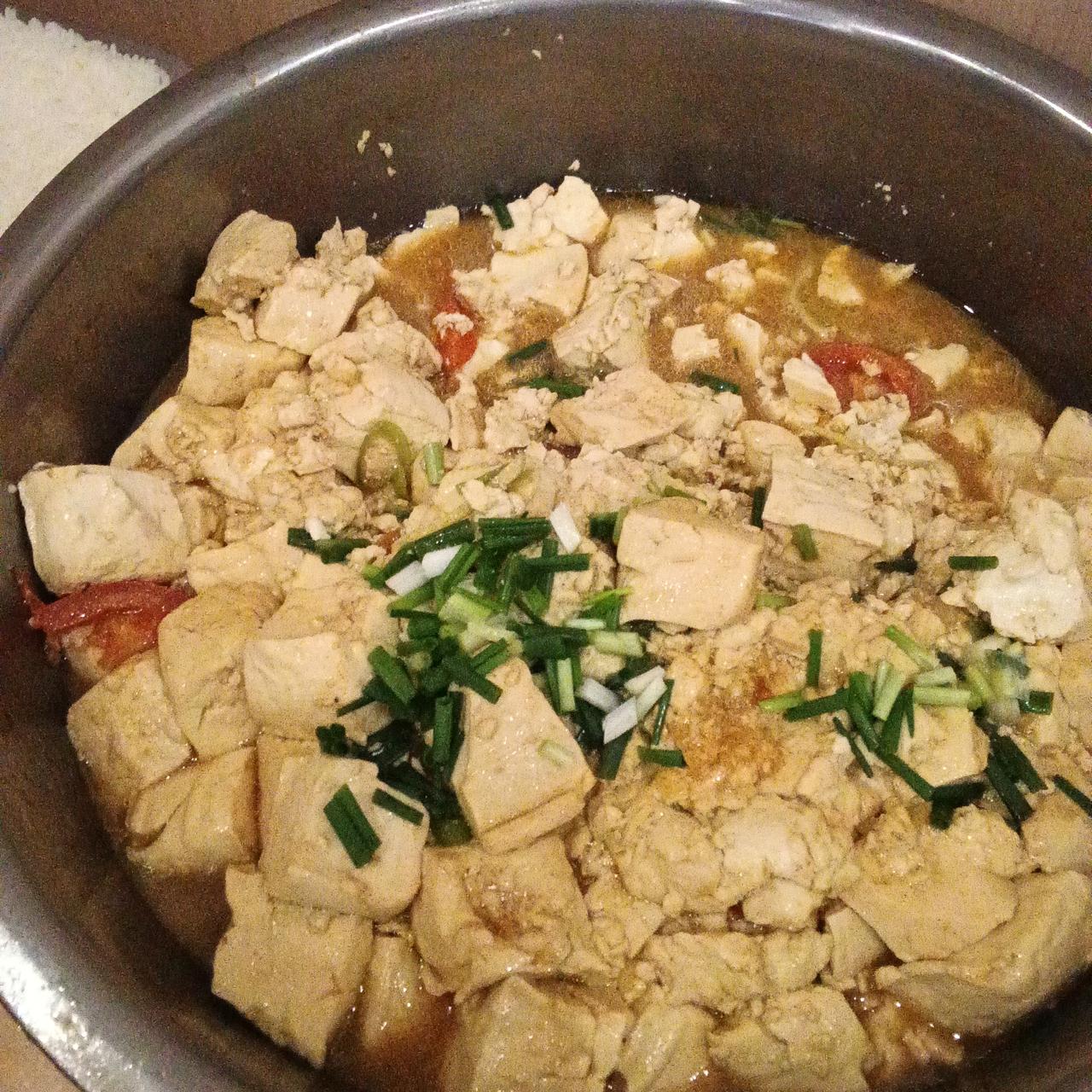 广西巴马包吃住酒店三素一荤午餐来啦！今天是我到巴马坡月村的第2天。住在包吃