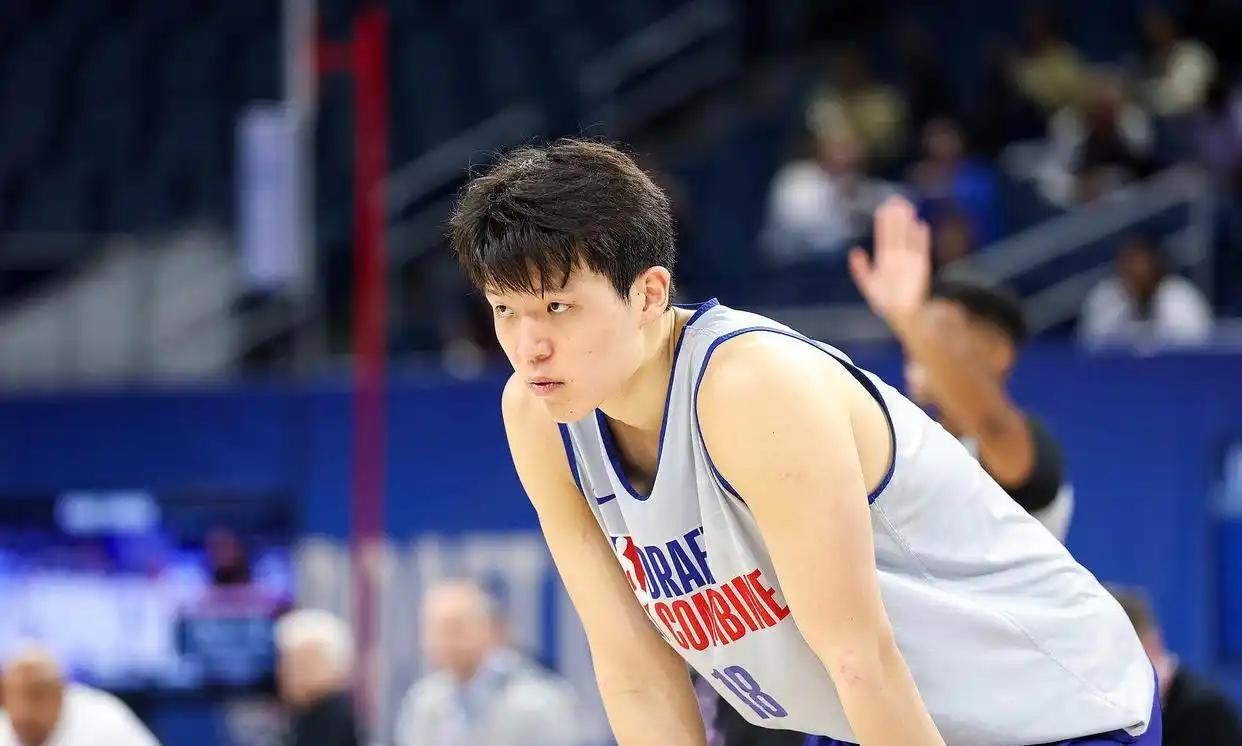 美记：杨瀚森是这次5V5对抗最优秀的球员之一NBA新秀5V5对抗赛，杨瀚森打了