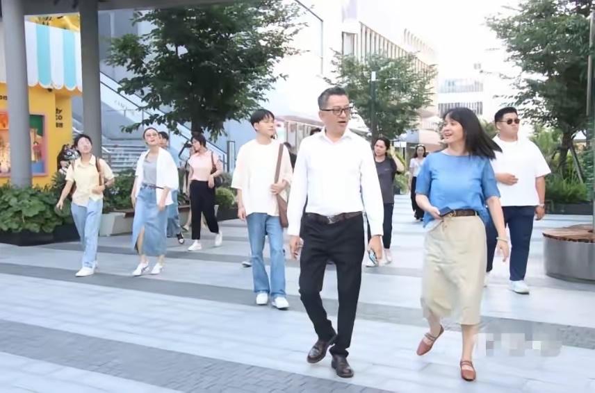 民众党青年团在上海玩嗨了，大呼大陆"太先进"了，对大陆12345市民服务运营中心