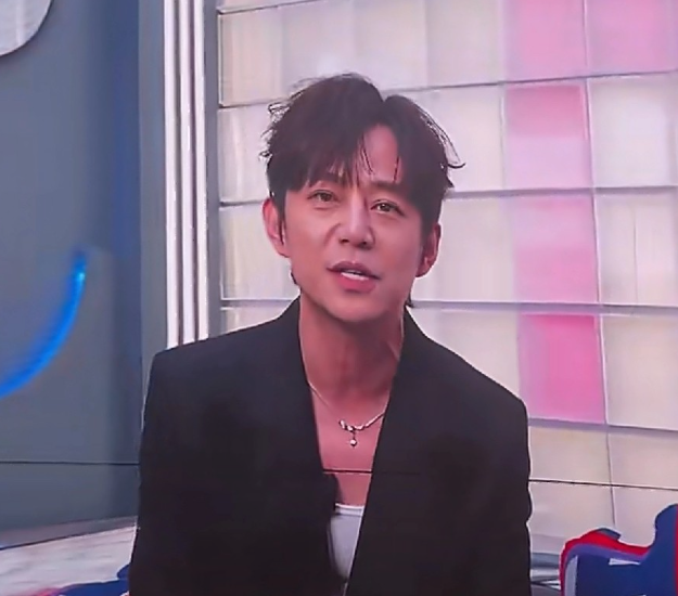 谢娜演唱会最大的成功绝对是何炅的到来！何炅用自己的高情商，把现场推向了高
