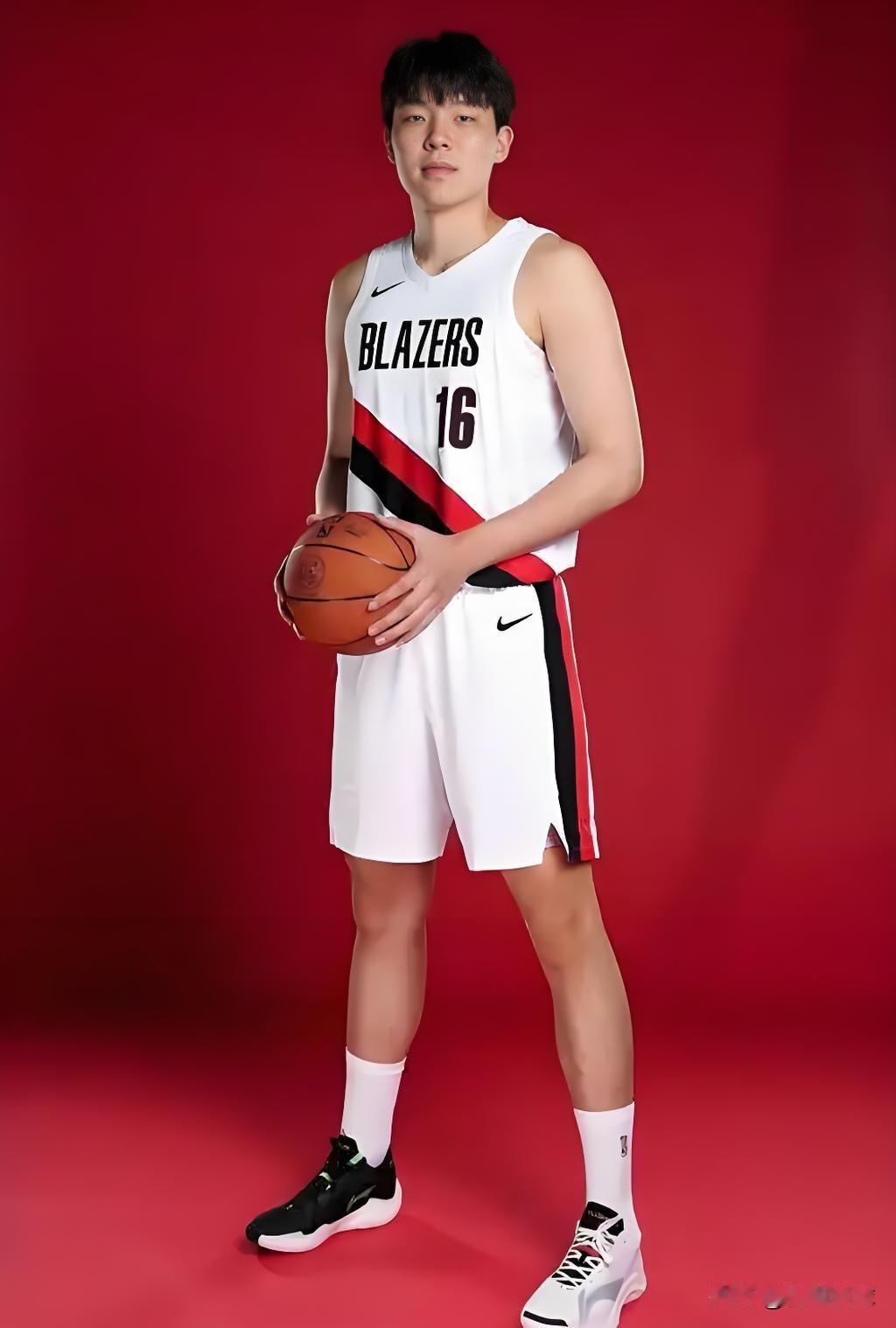 开拓者队54场常规赛过后，队内数据王一览：01、得分王：阿夫迪亚，1147分