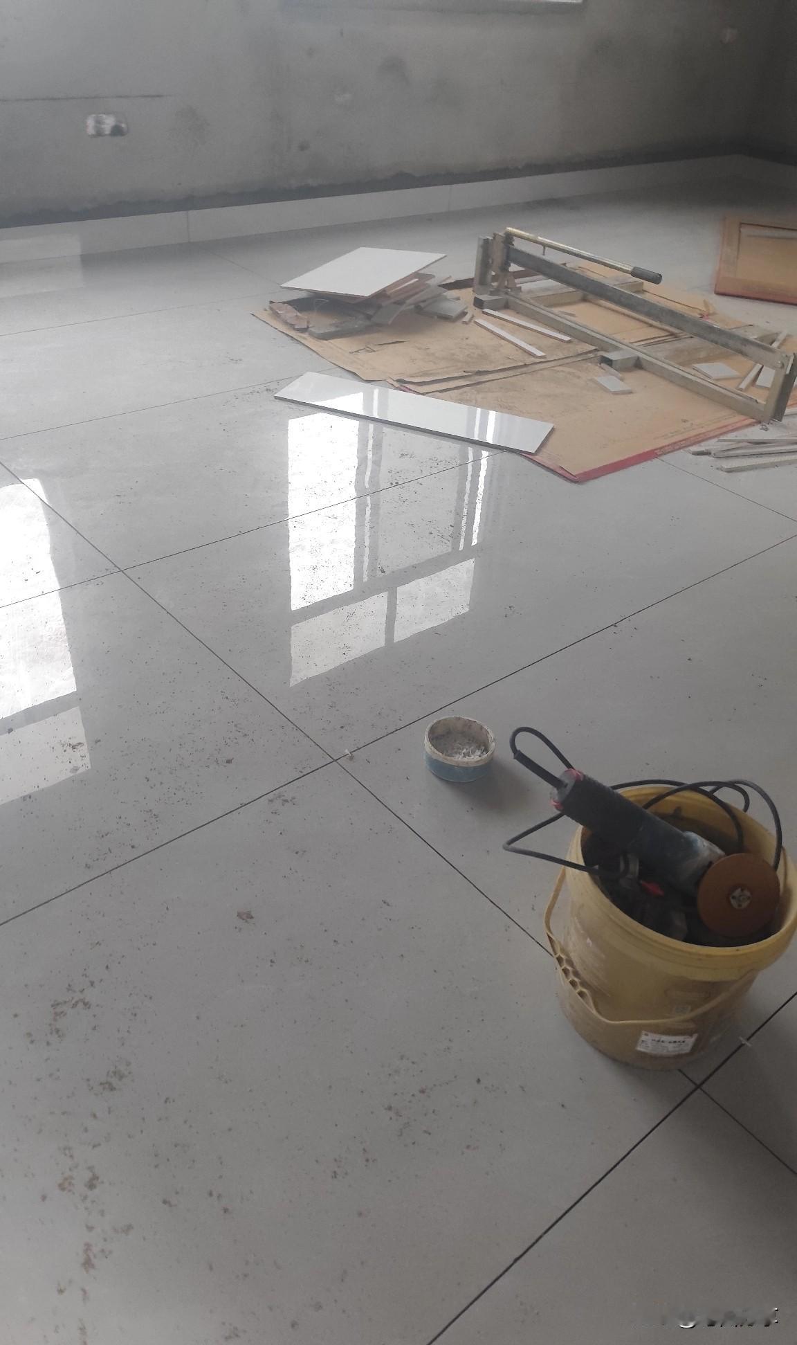 农村自建房瓷砖美缝到底是给专业人士做好还是自家做好呢？瓷砖已经贴到一半了，正