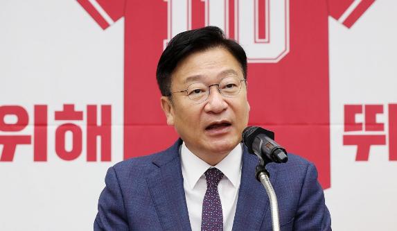 韩国地方选举落幕，政坛格局迎来明显变动。执政党共同民主党一举拿下12个道知事