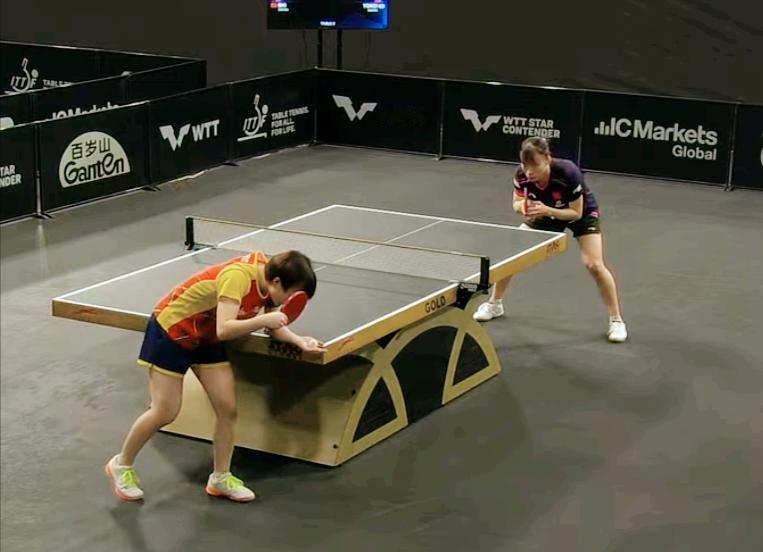 坏了！石洵瑶被横井打了4:1开局！第一局石洵瑶打的很顺，8:1开局随后