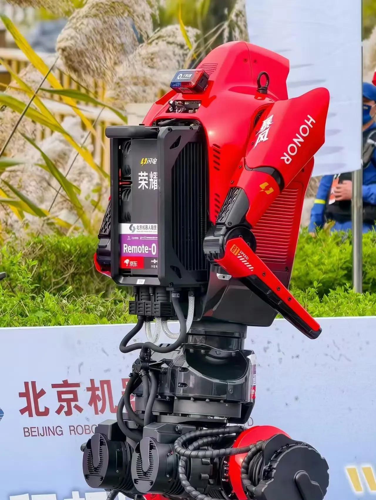 北京亦庄机器人半马看了吗？宇树这次真的有点下不来台。春晚舞台那4家机器人那会儿