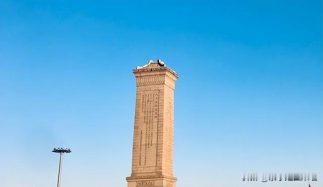 1955年，人民英雄纪念碑开工以后，林徽因认为碑文应该用楷体来写，但具体由谁来写