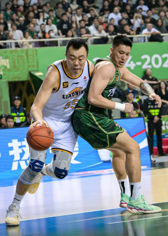 吉林男篮近期传出消息，曾繁日将在窗口期加盟球队，这无疑是一次积极且充满正能量的合