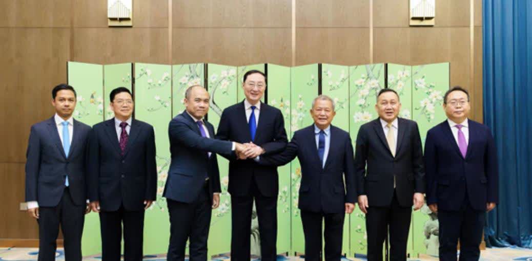 重磅消息！泰国和柬埔寨达成停火协议后，7月30日，中泰柬三国又在上海举行了三方非