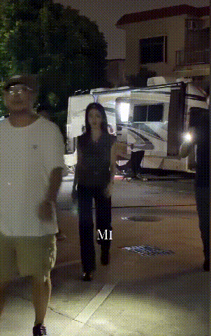 白鹿点头憋笑回应粉丝白鹿化身小猪包憋笑点点头白鹿点头憋笑回应粉丝，鹿茸们怕打扰到
