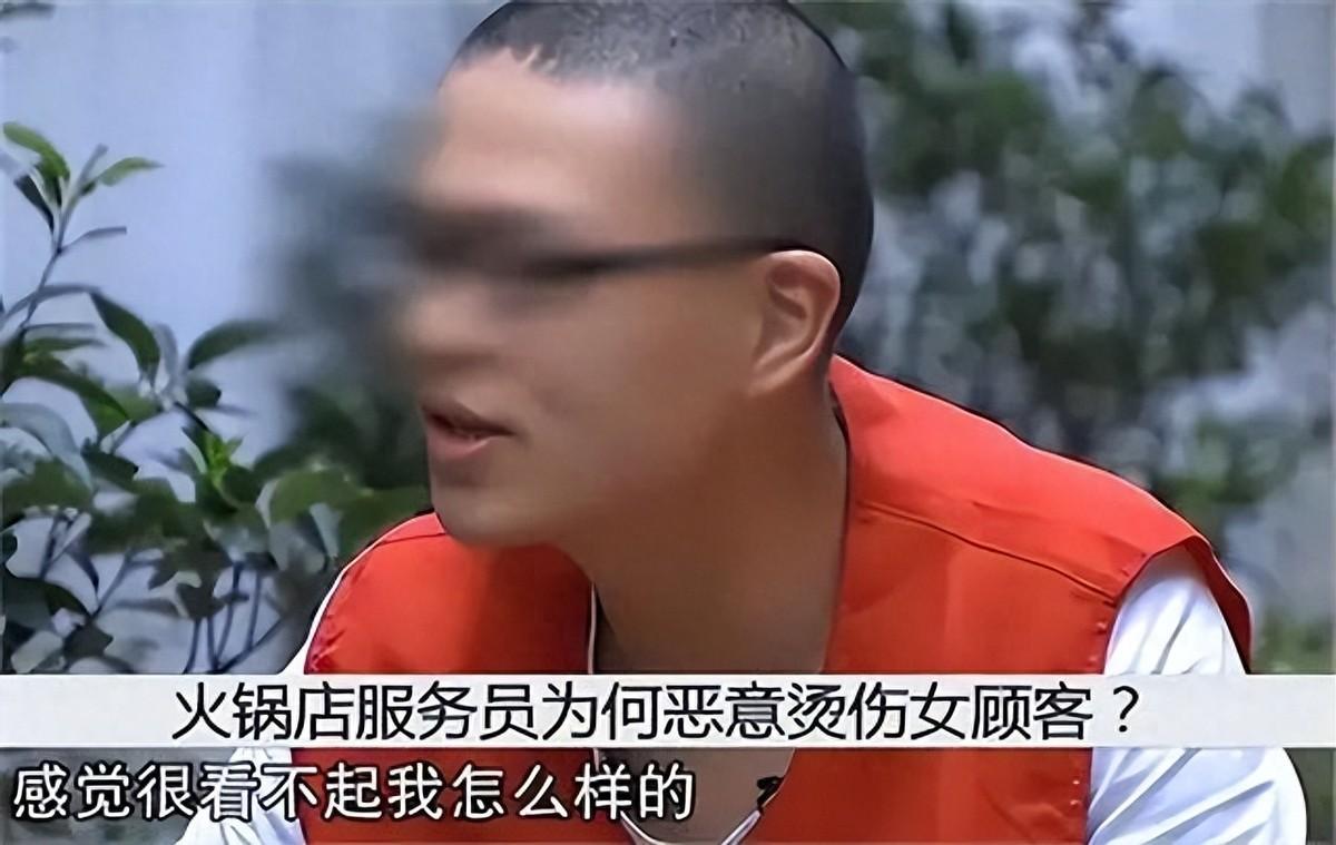 这就是嘴贱的下场！火锅店17岁服务员因加汤慢了5分钟被女顾客当众冷嘲热讽，谁也没