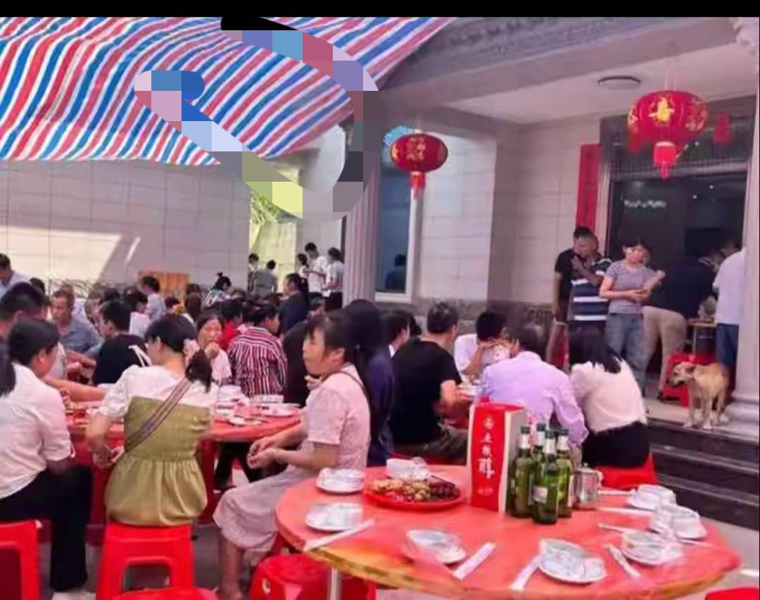 国庆两边母亲各转2500，妈妈一通电话，听得我心里五味杂陈国庆节放假，不少人