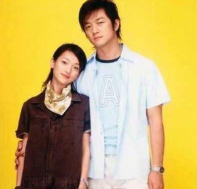 他直播里说“人生总有遗憾”时，弹幕疯了。2023年秋，李亚鹏在镜头前第一次正面