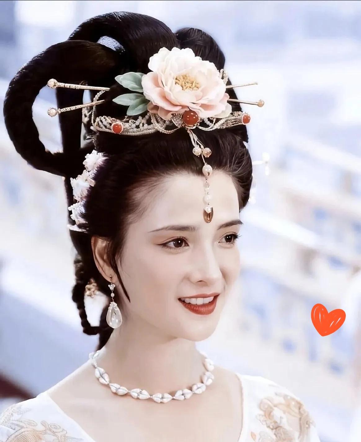 看了何晴凄凉的晚年生活，我开始理解我妈了，我妈说的没错，女人这辈子一定要结婚