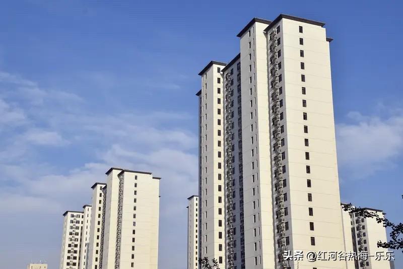 房价想要软着陆，核心操作还是时间换空间，只要时间拖的久，房价慢慢的就被拖成了软着