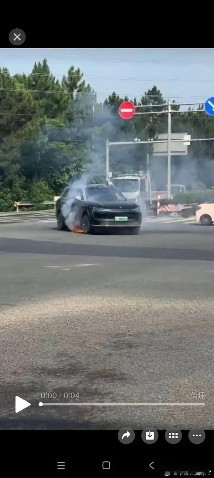 想“黑”问界M9？台州最近有一台问界M9，出现了一点事故，被很多人转发。