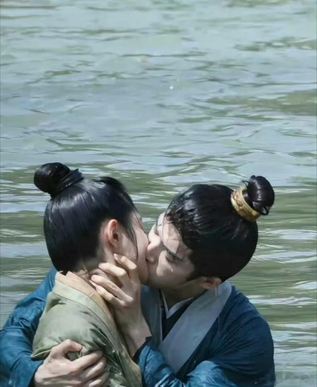 王星越、徐若晗《红尘四合》落水掐脖子吻戏…这编剧怎么想的​​​
