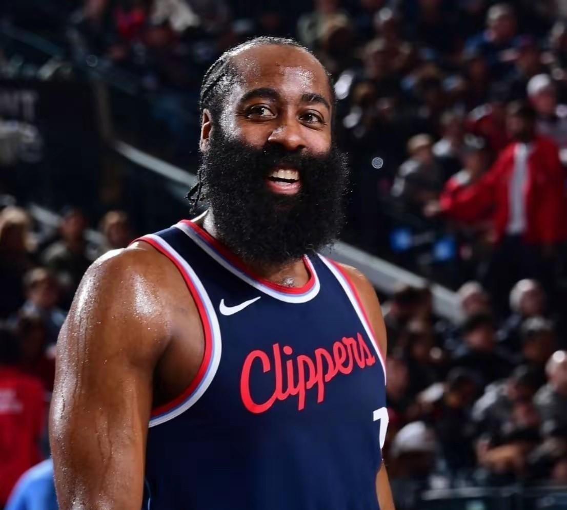 NBA东西部四强已出4席1、雷霆——当家球星亚历山大2、骑士——当家球星米切