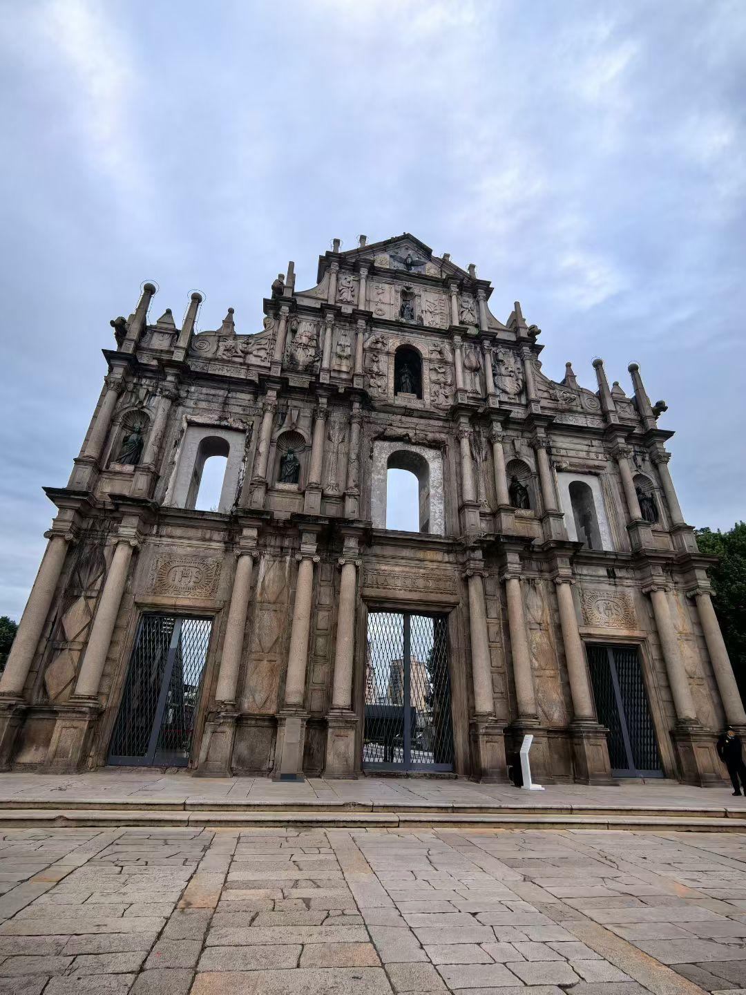 今日运势：乙巳年丁亥月癸卯日2025.11.30日鼠：适合聚会沟通牛：