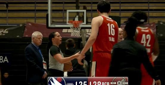 昨天刚砍完发展联盟20+7+7的全面数据啊。今天就被开拓者像薅应急备用胎似的紧