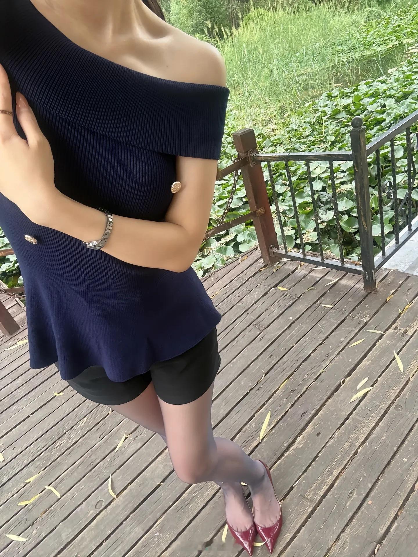 白丝黑丝都没有灰丝好看​​​