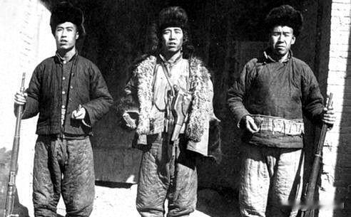 海沙子，本名阎海山，又作严海川，是清末民初辽西著名悍匪，今辽宁葫芦岛人，生年不详