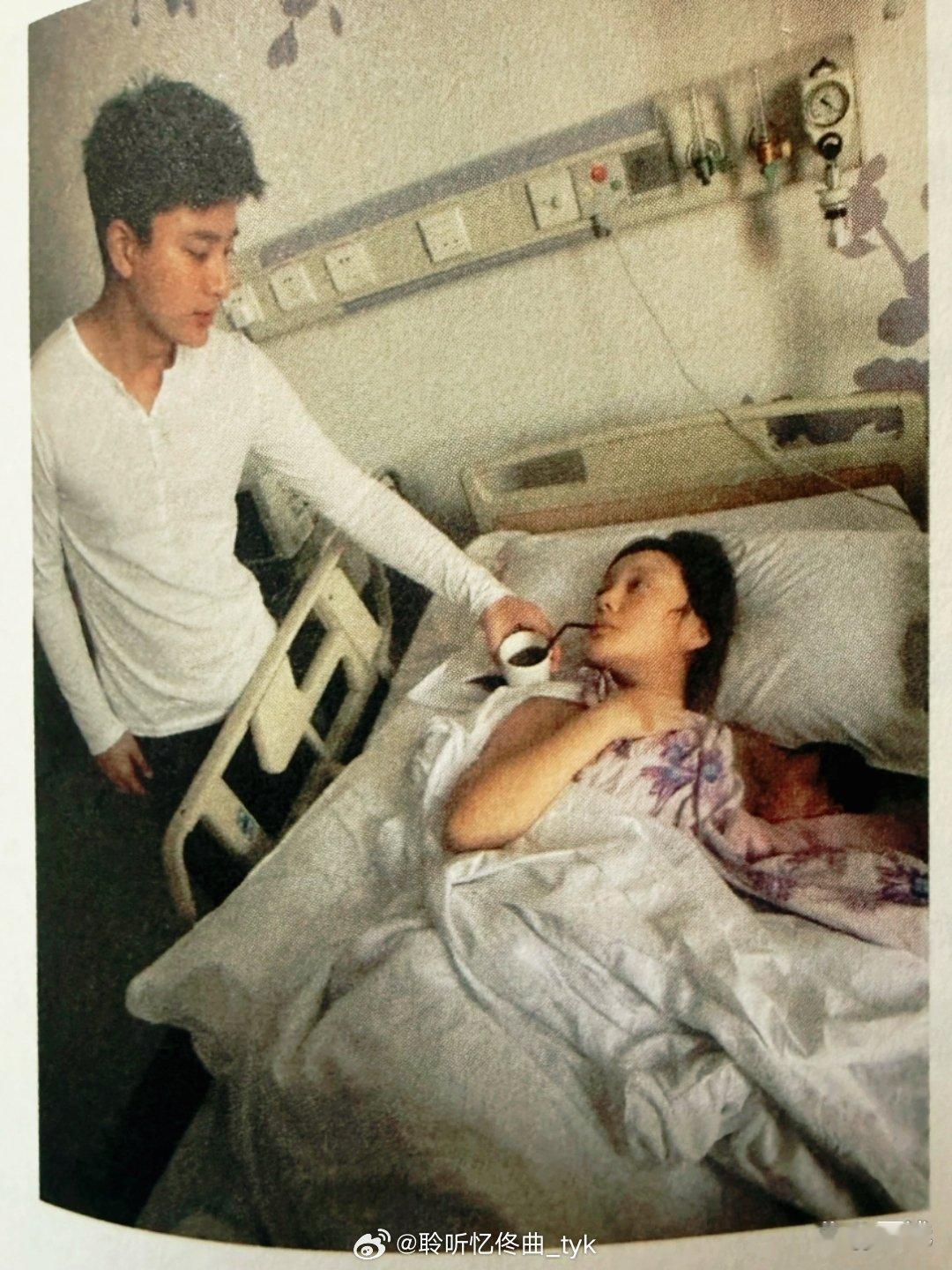 李小璐生甜馨的时候也是剖宫产贾乃亮寸步不离的守在旁边照顾李小璐
